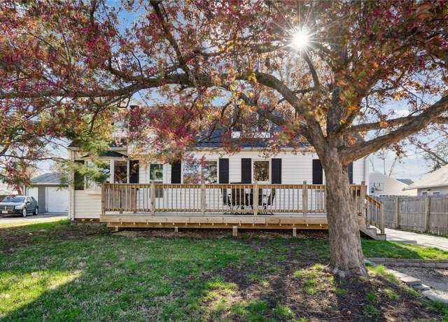 Property at 2317 60th St, Des Moines, IA 50322, 3 beds, 2 baths
