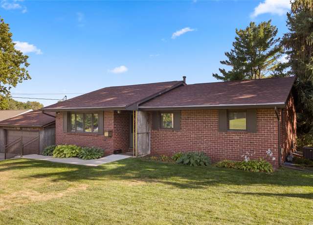Property at 4647 Fairview Dr, Pleasant Hill, IA 50327, 3 beds, 2 baths