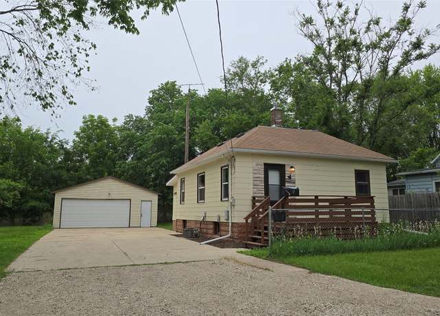 Property at 47 Zuma St, Waterloo, IA 50703, 2 beds, 1 bath