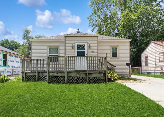 Property at 437 E Dunham Ave, Des Moines, IA 50315, 2 beds, 1 bath