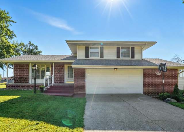 Property at 4209 74th St, Urbandale, IA 50322, 3 beds, 2.5 baths