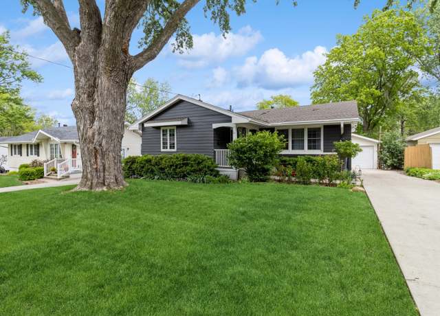 Property at 609 31st St, West Des Moines, IA 50265, 3 beds, 2.5 baths