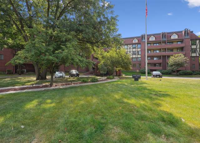 Property at 2880 Grand Ave #211, Des Moines, IA 50312, 2 beds, 2 baths