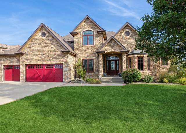 Property at 1595 SE Hawthorne Ridge Dr, Waukee, IA 50263, 5 beds, 4.5 baths