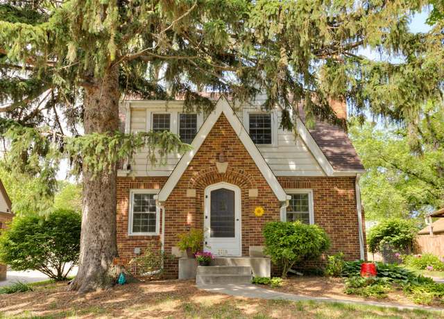 Property at 2118 34th St, Des Moines, IA 50310, 3 beds, 1.5 baths
