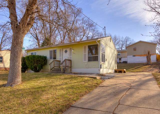 Property at 4211 SE 10th St, Des Moines, IA 50315, 3 beds, 1 bath