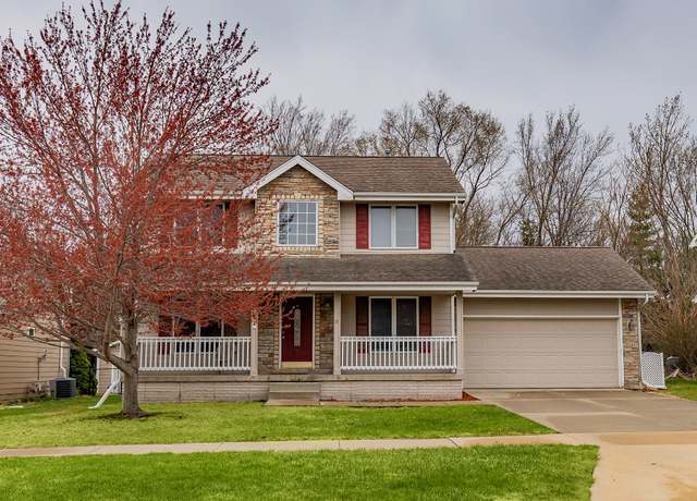 Property at 108 17th St SE, Altoona, IA 50009, 3 beds, 2.5 baths