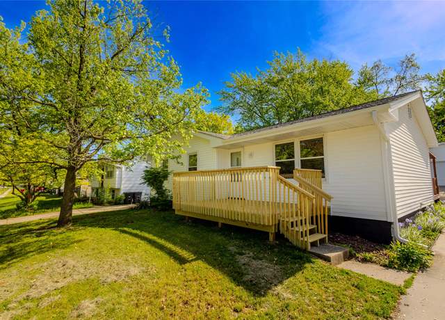 Property at 5505 SE 6th St, Des Moines, IA 50315, 4 beds, 2 baths