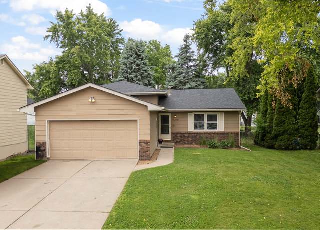 Property at 1924 Thornton Ct, Des Moines, IA 50320, 3 beds, 1.5 baths