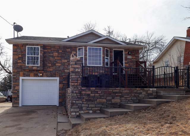 Property at 608 Kenyon Ave, Des Moines, IA 50315, 4 beds, 3 baths
