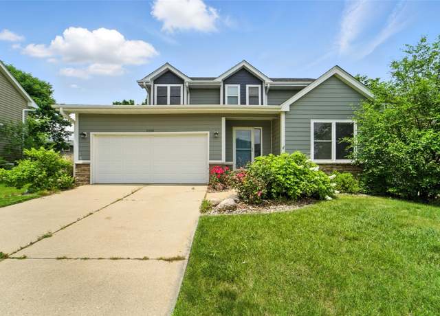 Property at 1228 64th St, West Des Moines, IA 50266, 3 beds, 2.5 baths