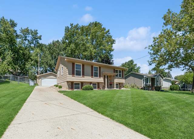 Property at 4408 66th St, Urbandale, IA 50322, 3 beds, 1.5 baths
