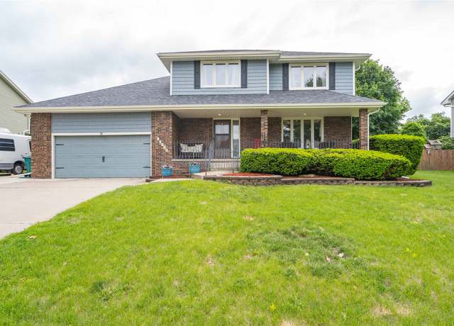 Property at 10490 Elmcrest Dr, Clive, IA 50325, 3 beds, 2.5 baths