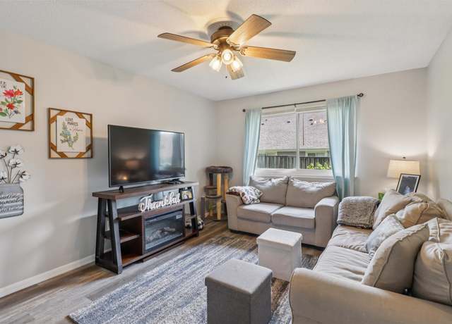 Property at 926 E 15th St N, Newton, IA 50208, 2 beds, 1 bath