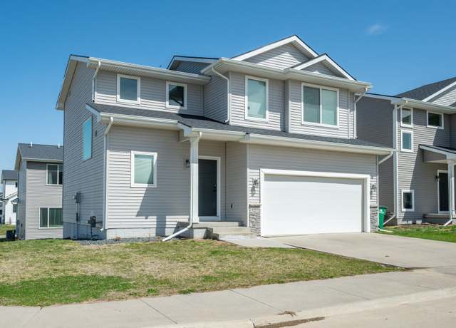 Property at 15155 Bellflower Ln, Urbandale, IA 50323, 3 beds, 2.5 baths