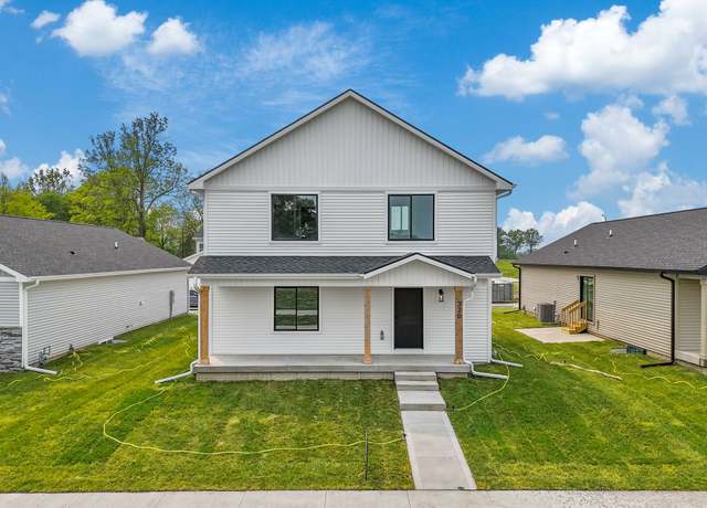 Property at 320 Veterans Blvd, Knoxville, IA 50138, 3 beds, 2.5 baths