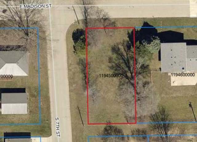 Property at 705 S 7th St, Knoxville, IA 50138