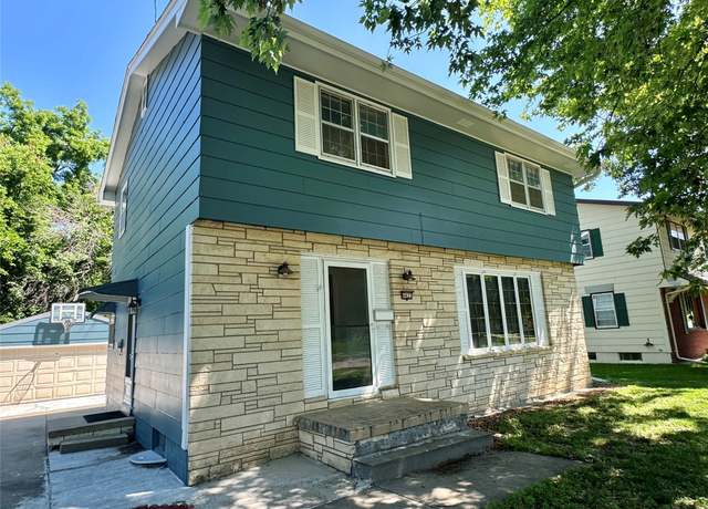 Property at 4425 Amick Ave, Des Moines, IA 50310, 4 beds, 1.5 baths