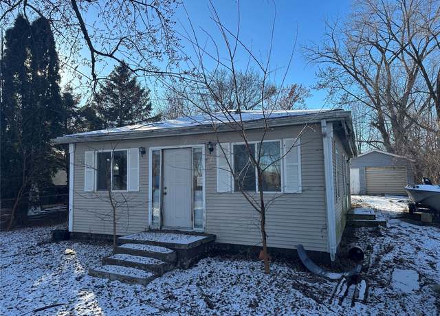 Property at 4488 NE 26th St, Des Moines, IA 50317, 2 beds, 1 bath