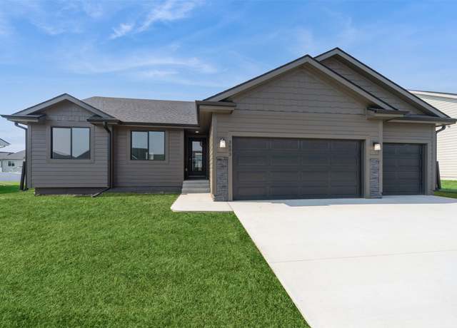 Property at 3603 NW 28th St, Ankeny, IA 50023, 3 beds, 2 baths