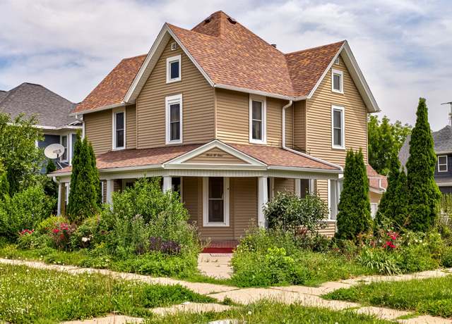 Property at 301 N 4th St St, Marshalltown, IA 50158, 5 beds, 2 baths