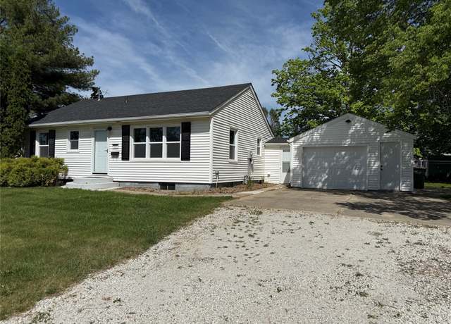 Property at 223 N 8th St, Winterset, IA 50273, 3 beds, 1 bath