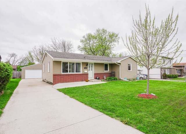 Property at 3845 E Tiffin Ave, Des Moines, IA 50317, 3 beds, 1.5 baths