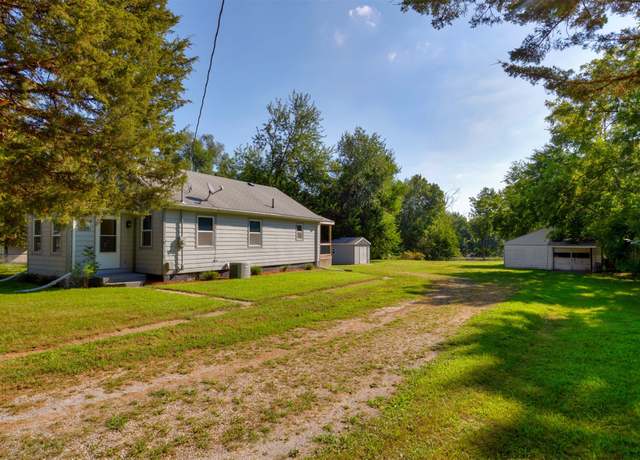 Property at 4345 NE 27th St, Des Moines, IA 50317, 1 bed, 2 baths