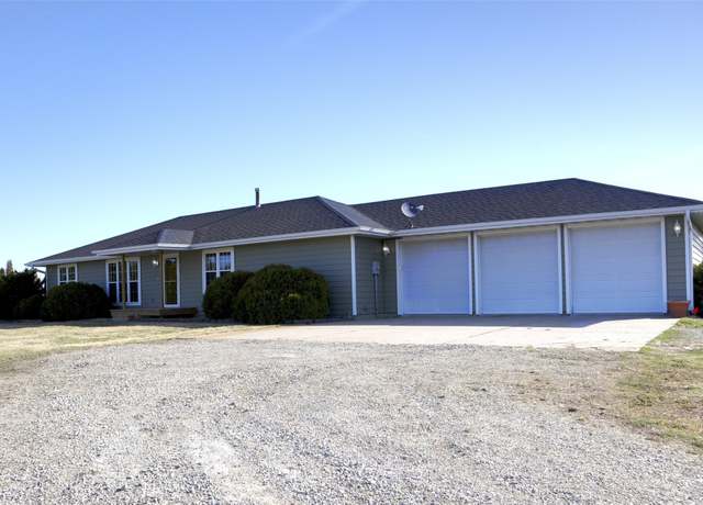 Property at 4002 Highway S52 Hwy N, Newton, IA 50208, 4 beds, 3.5 baths