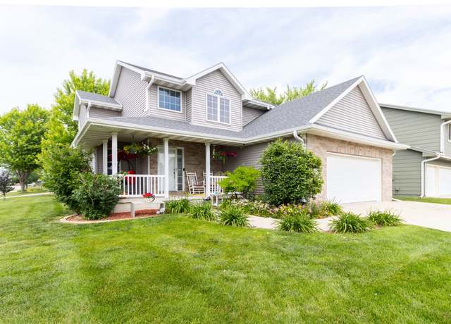 Property at 2014 2nd Ave SE, Altoona, IA 50009, 4 beds, 3.5 baths