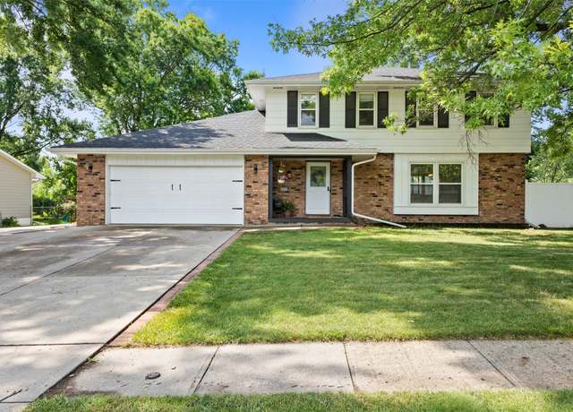 Property at 7212 Townsend Ave, Urbandale, IA 50322, 4 beds, 2.5 baths