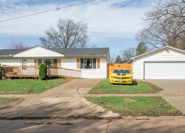 Property at 8112 Suncrest Dr, Des Moines, IA 50320, 5 beds, 2 baths