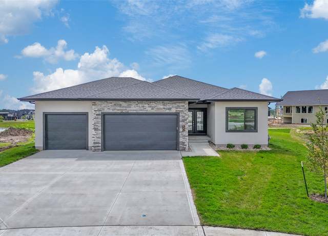 Property at 50 NW Crabtree Ln, Waukee, IA 50263, 4 beds, 4.5 baths