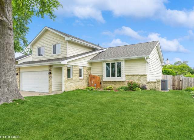 Property at 4337 Park Ct, Urbandale, IA 50322, 3 beds, 2.5 baths