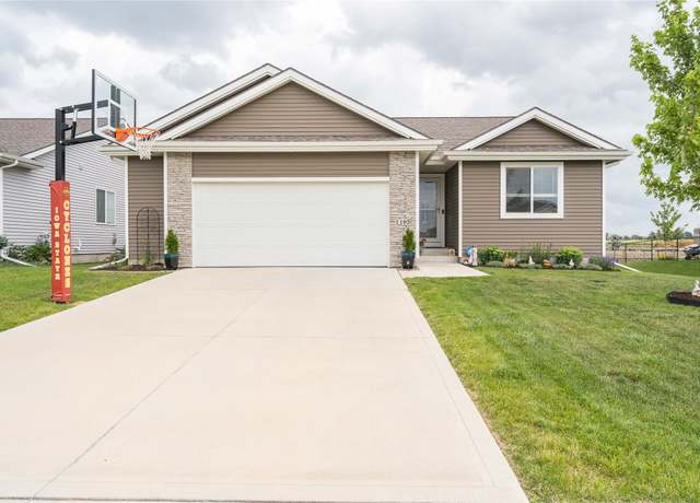 Property at 1165 Locust St, Waukee, IA 50263, 4 beds, 3 baths