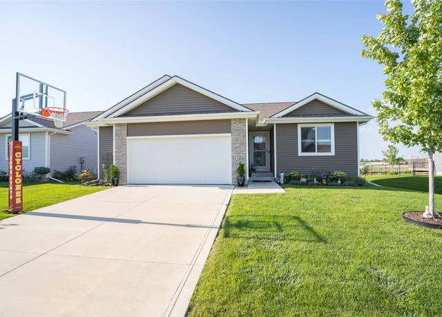 Property at 1165 Locust St, Waukee, IA 50263, 4 beds, 3 baths