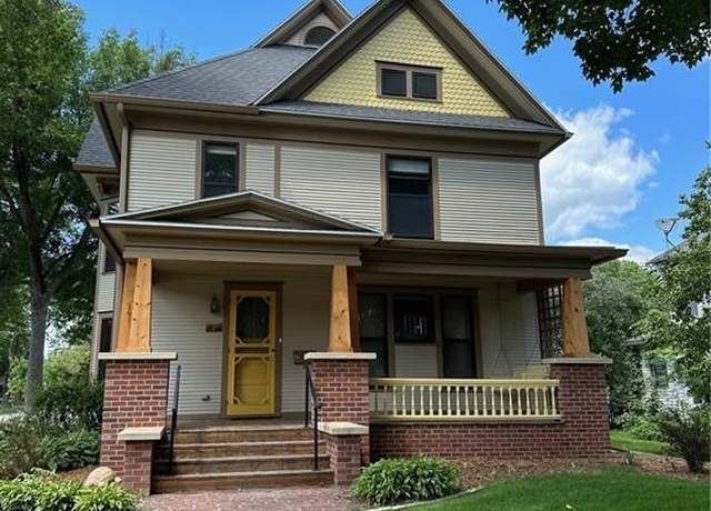 Property at 323 W Jefferson St, Winterset, IA 50273, 5 beds, 2.5 baths