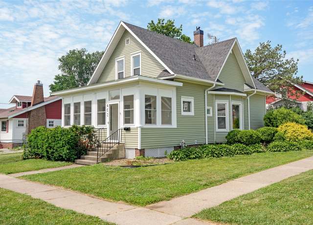 Property at 403 E 2nd St S, Newton, IA 50208, 4 beds, 2 baths