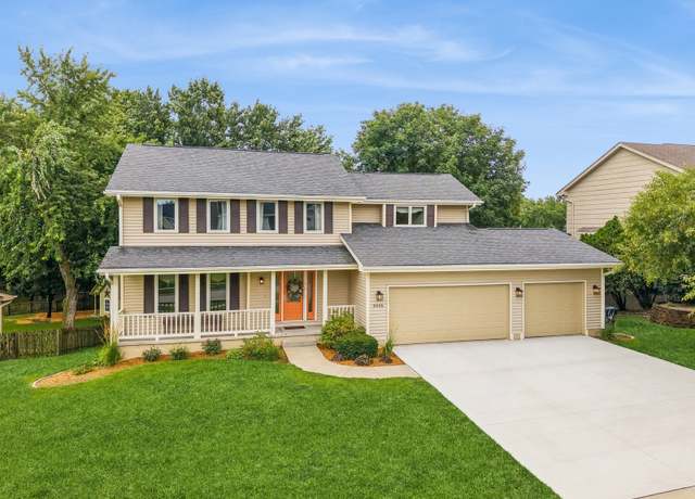 Property at 8006 Dellwood Dr, Urbandale, IA 50322, 4 beds, 3.5 baths