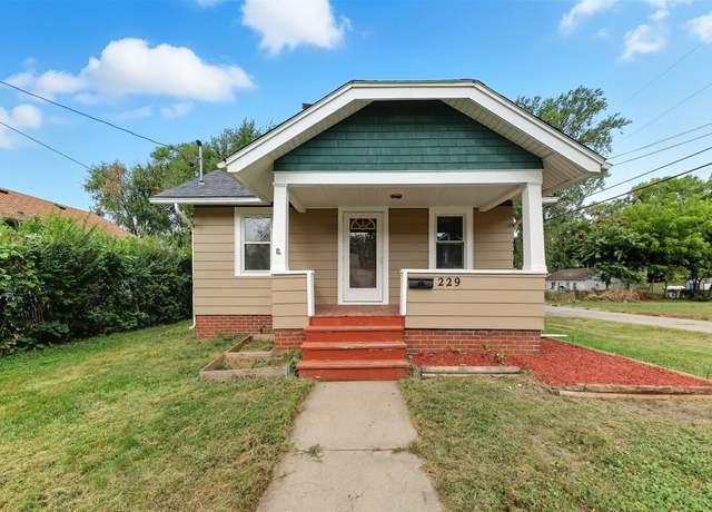 Property at 229 E 13th St N, Newton, IA 50208, 3 beds, 1.5 baths