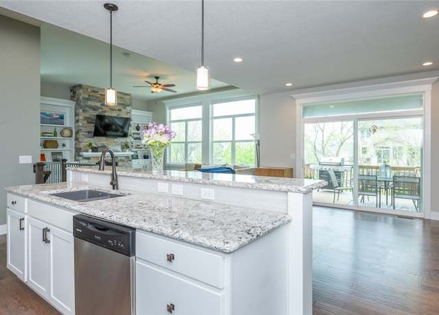 Property at 132 Orchard Trl, Norwalk, IA 50211, 4 beds, 3 baths