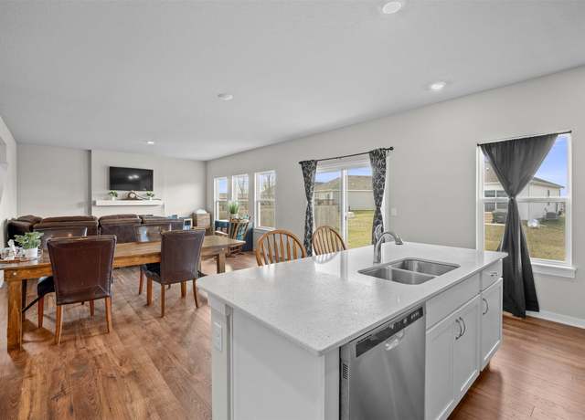 Property at 1104 Joshua Dr SE, Bondurant, IA 50035, 4 beds, 2.5 baths