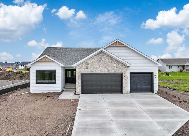 Property at 140 NW Crabtree Ln, Waukee, IA 50263, 4 beds, 4.5 baths