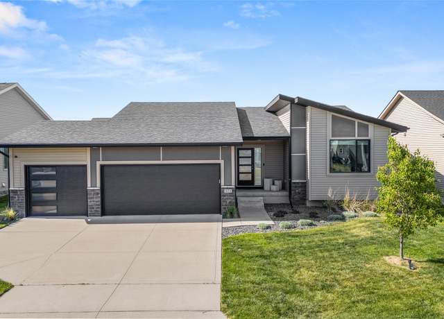Property at 501 SE 15th St, Grimes, IA 50111, 4 beds, 3 baths