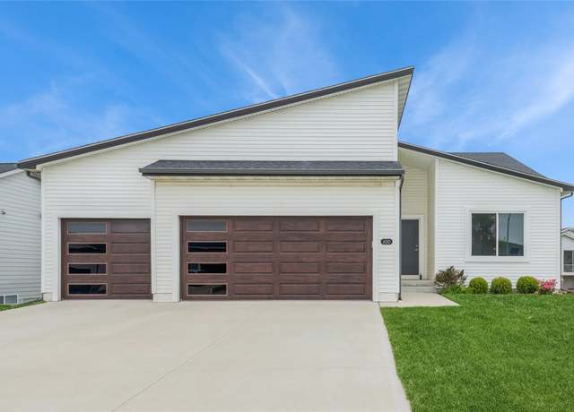 Property at 650 Napoli Ave, West Des Moines, IA 50266, 4 beds, 3.5 baths