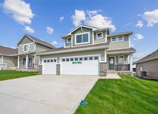 Property at 18025 Alpine Dr, Clive, IA 50325, 4 beds, 3 baths