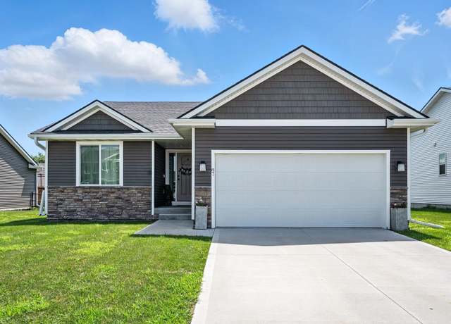 Property at 87 SE Dorr Dr, Pleasant Hill, IA 50327, 4 beds, 3 baths