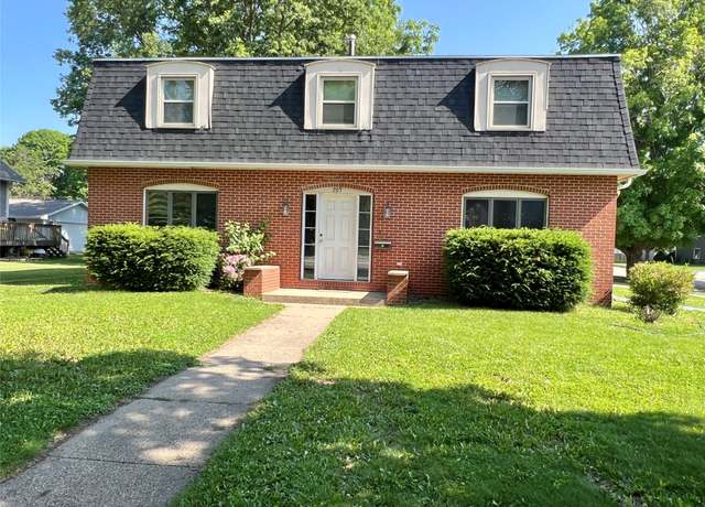 Property at 203 W Green St, Winterset, IA 50273, 4 beds, 2.5 baths