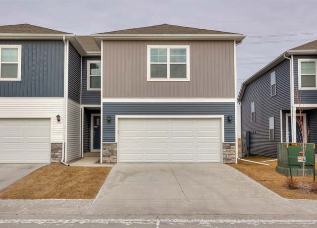 Property at 14231 Bentwood Dr, Urbandale, IA 50323, 3 beds, 3 baths