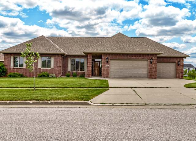 Property at 2608 Cottonwood Rd, Ames, IA 50014, 5 beds, 3 baths